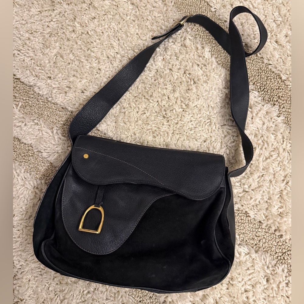 Gucci Vintage Black Shoulder Bag with Gold Detail - Picture 2 of 8